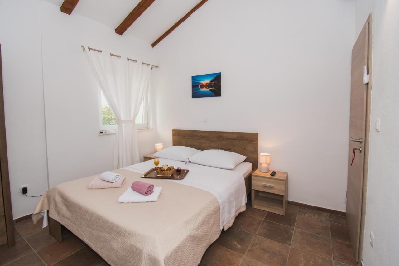 Marcelovi Dvori Bed & Breakfast Pirovac Exterior foto