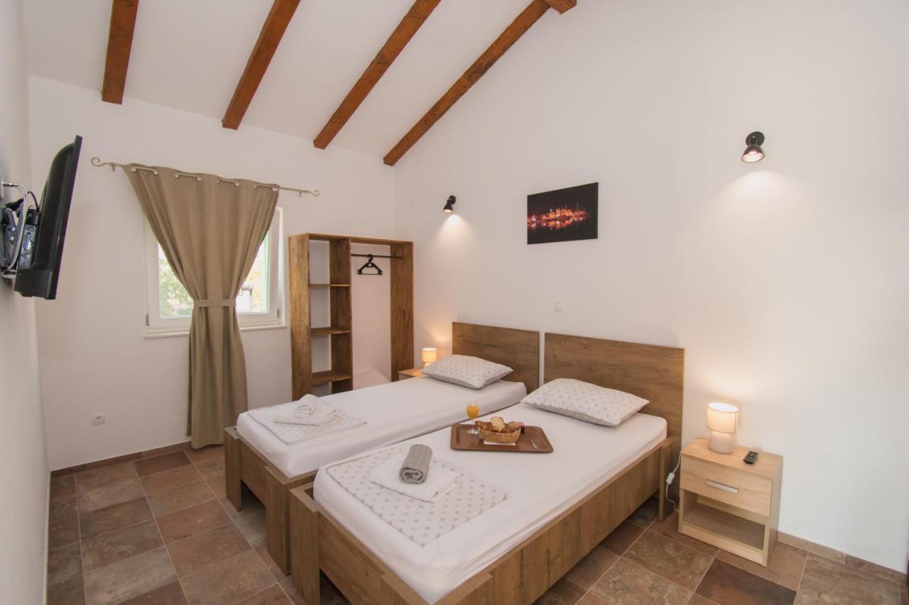 Marcelovi Dvori Bed & Breakfast Pirovac Exterior foto
