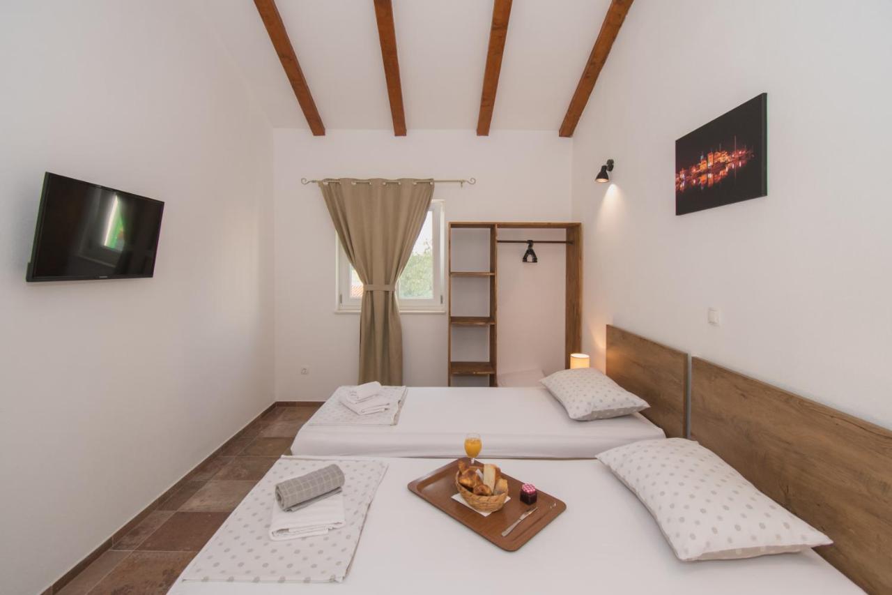 Marcelovi Dvori Bed & Breakfast Pirovac Exterior foto