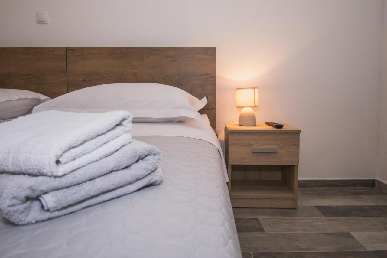 Marcelovi Dvori Bed & Breakfast Pirovac Cameră foto